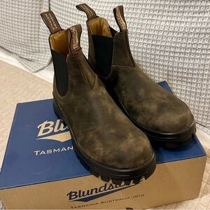 Blundstone Women’s Lug Sole Chelsea Boots